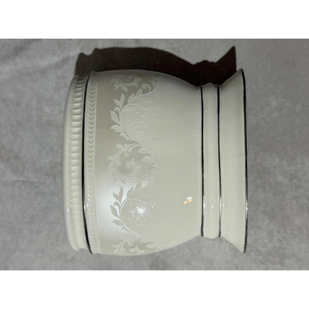 Hotel Collection Porcelain Bathroom Vanity Toothbrush‎ Holder Embossed Silver